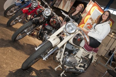 Magyar lányok a magyar motorokonCxGl_tunningShow2013.jpg